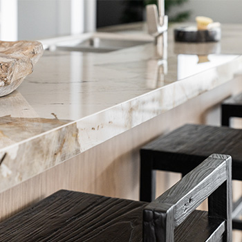 Beautiful large island bench, marble style